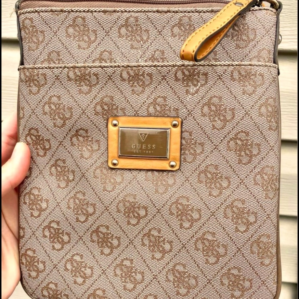 Guess crossbody purse